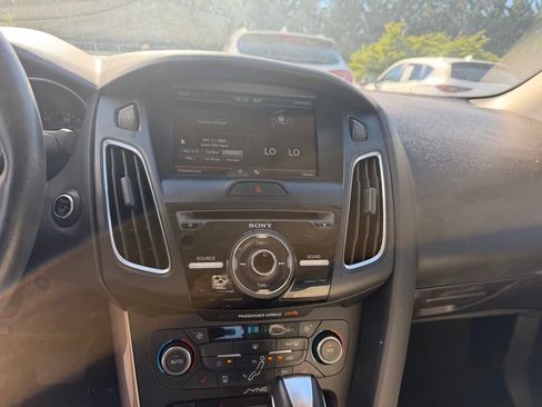 Used 2015 Ford Focus Titanium FWD image 14