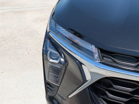 Used 2024 Chevrolet Trax LS w/ LS Convenience Package image 7