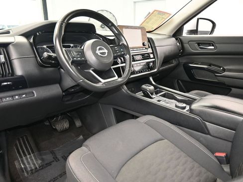 Used 2022 Nissan Pathfinder SV w/ SV Premium Package image 14