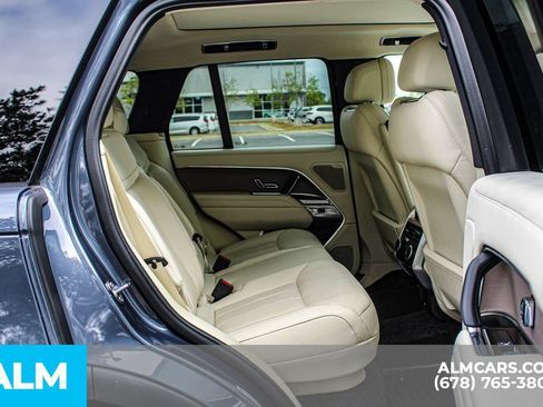 Used 2025 Land Rover Range Rover SE AWD/4WD image 17