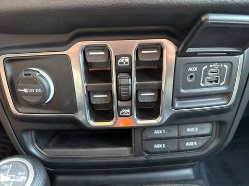 Used 2024 Jeep Wrangler Unlimited w/ Convenience Group AWD/4WD image 24