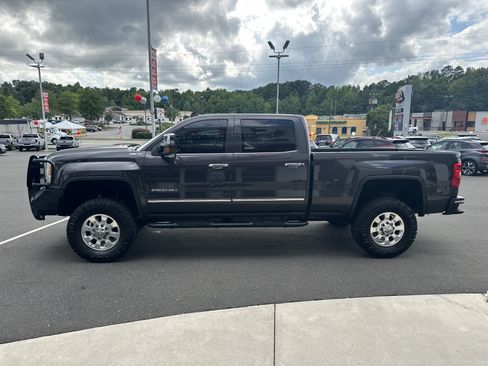 Used 2015 GMC Sierra 2500 SLT w/ Suspension Package, Off-Road AWD/4WD image 6