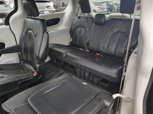 Used 2020 Chrysler Pacifica Touring-L Plus w/ Tire & Wheel Group image 31