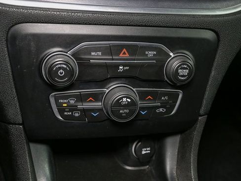 Used 2017 Dodge Charger SXT image 25
