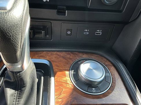 Used 2024 Nissan Armada SL image 21