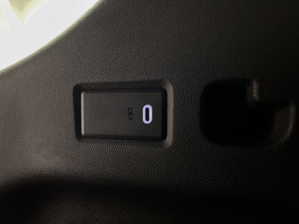 Used 2021 GMC Yukon XL Denali AWD/4WD image 25