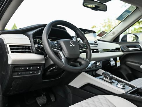 New 2025 Mitsubishi Outlander SEL image 19