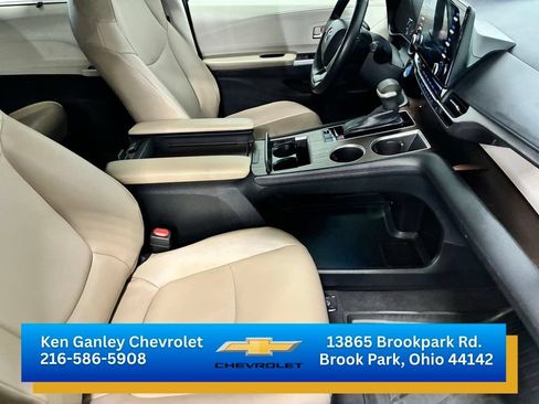 Used 2022 Toyota Sienna XLE FWD image 23