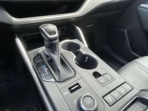 Used 2022 Toyota Highlander XSE AWD/4WD image 24