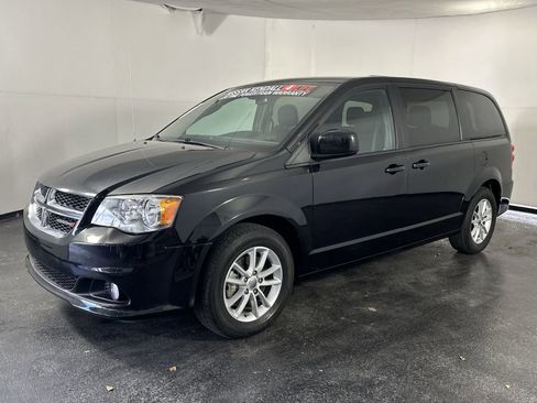 Used 2020 Dodge Grand Caravan SE image 6