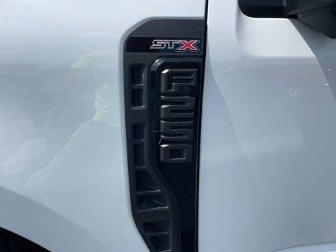 Used 2023 Ford F250 XL w/ STX Appearance Package AWD/4WD image 5