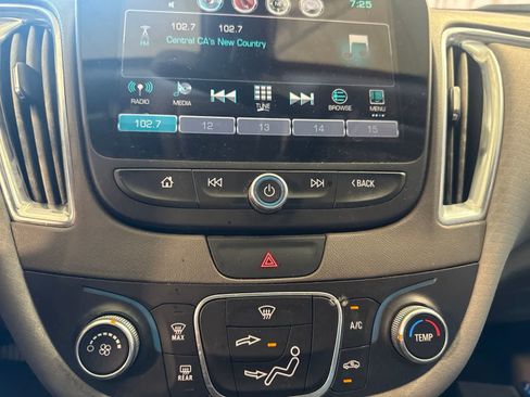 Used 2018 Chevrolet Malibu LT FWD image 29