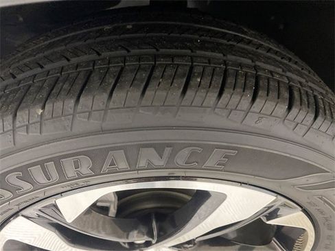 Used 2024 Chevrolet Trax RS image 23