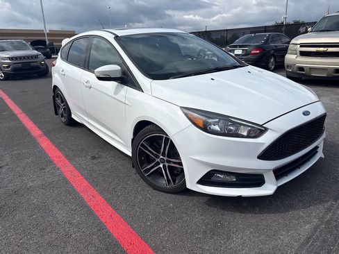 Used 2016 Ford Focus ST FWD image 2