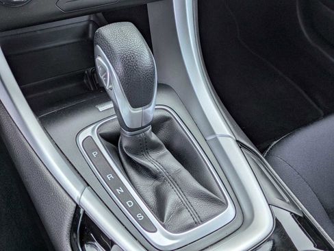 Used 2014 Ford Fusion SE w/ Equipment Group 201A image 25