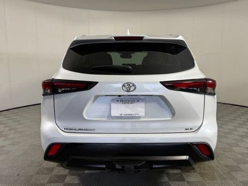 Used 2024 Toyota Highlander XLE FWD image 7