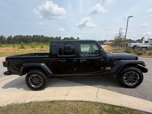 Used 2020 Jeep Gladiator Overland AWD/4WD image 7
