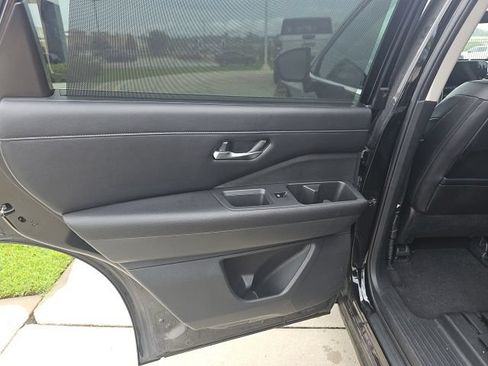 Used 2023 Nissan Pathfinder SL FWD image 14