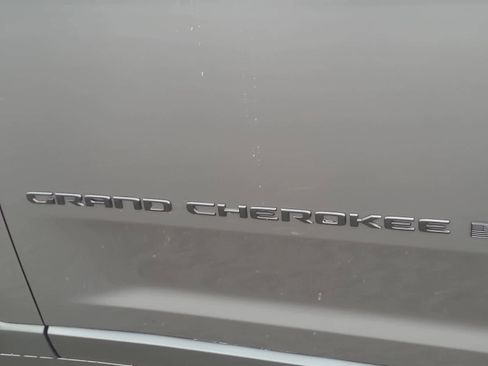 New 2025 Jeep Grand Cherokee Altitude image 15