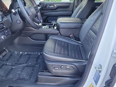 Used 2025 GMC Yukon AT4 Ultimate image 12