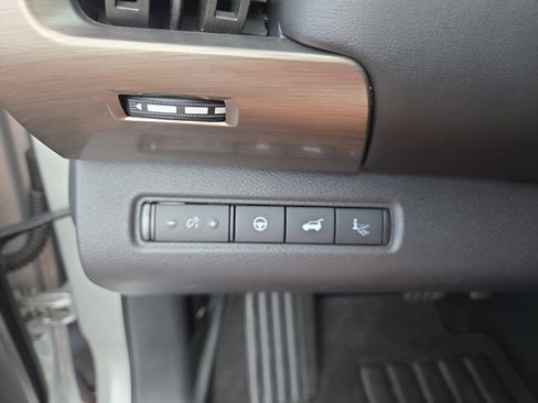 Used 2023 Nissan Pathfinder Platinum image 38