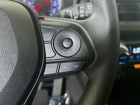 Used 2020 Toyota RAV4 XLE FWD image 17
