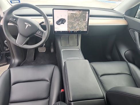 Used 2021 Tesla Model Y Long Range image 9