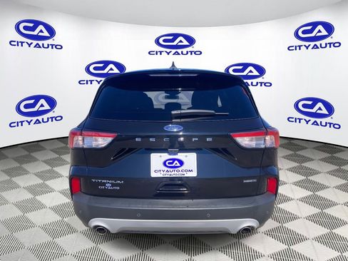 Used 2022 Ford Escape Titanium image 4
