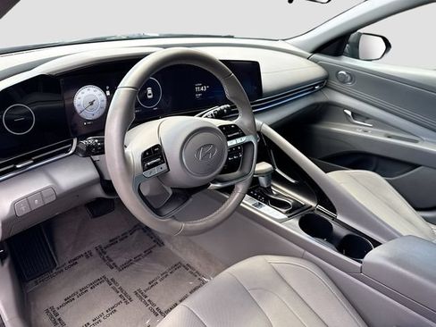 Certified 2025 Hyundai Elantra SEL FWD image 9