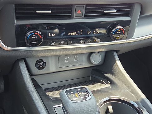 Used 2025 Nissan Rogue SV FWD image 19