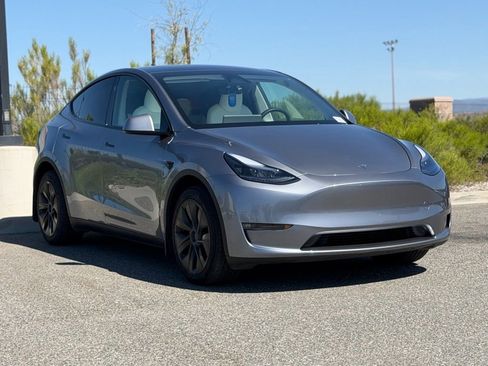 Used 2025 Tesla Model Y Long Range AWD/4WD image 6
