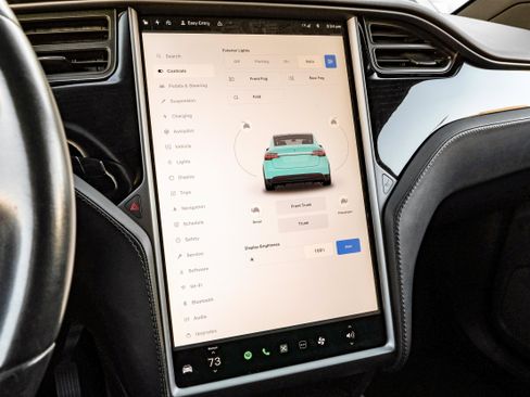 Used 2018 Tesla Model X 75D image 26