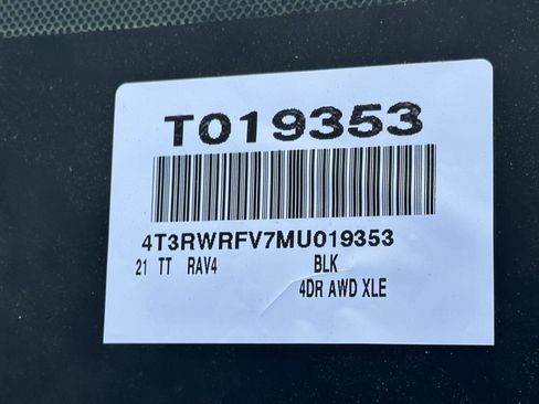 Used 2021 Toyota RAV4 XLE w/ Convenience Package image 15