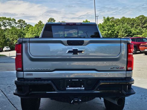 Used 2025 Chevrolet Silverado 2500 ZR2 w/ Technology Package AWD/4WD image 6