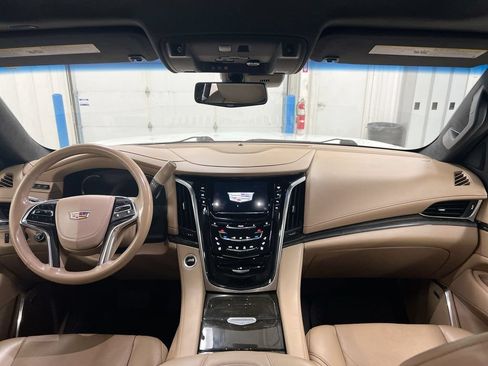 Used 2019 Cadillac Escalade ESV Platinum AWD/4WD image 10