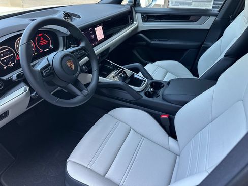 New 2026 Porsche Cayenne Coupe AWD/4WD image 4