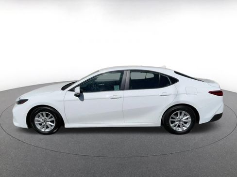 Used 2025 Toyota Camry LE image 9