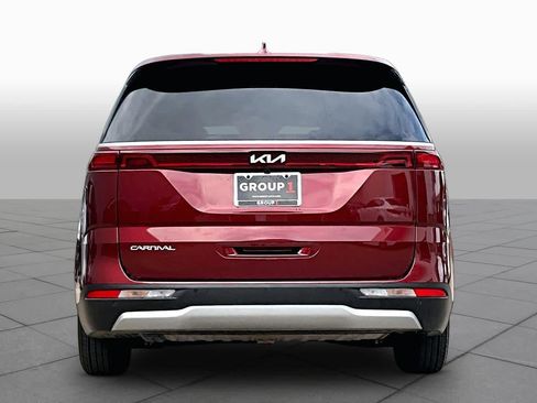 Used 2024 Kia Carnival LX FWD image 5