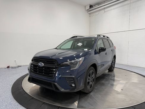 Used 2025 Subaru Ascent Onyx Edition image 3