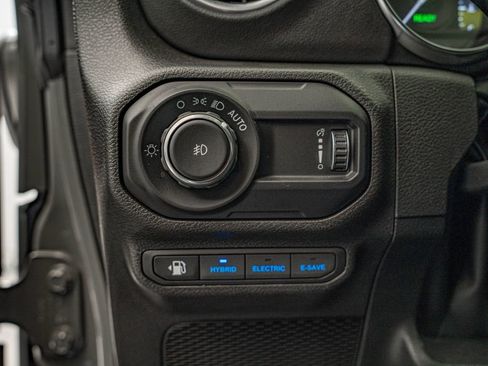 Used 2023 Jeep Wrangler Unlimited Sahara w/ Cold Weather Group AWD/4WD image 16