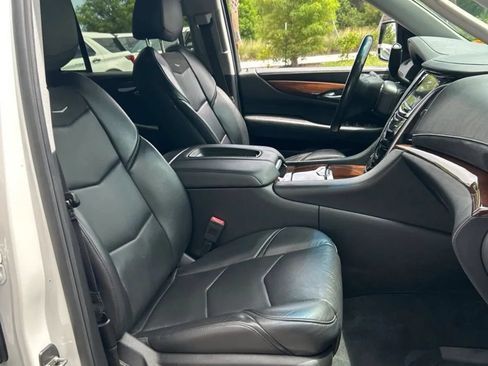 Used 2018 Cadillac Escalade 2WD image 10