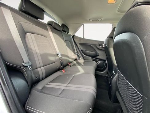 Used 2024 Hyundai Venue SEL image 14