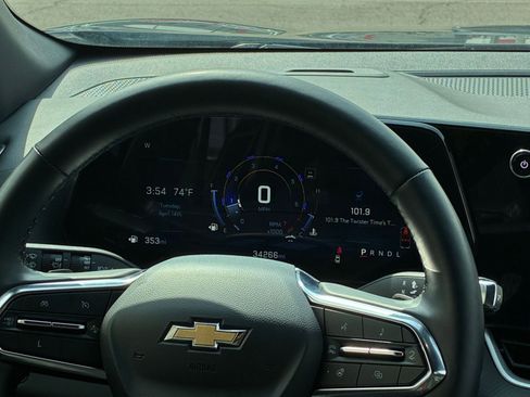 Used 2025 Chevrolet Equinox LT image 41