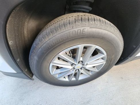 Used 2023 Chevrolet Traverse LT FWD image 8