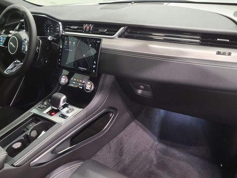 New 2026 Jaguar F-PACE R-Dynamic S image 4