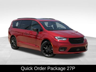 Used 2025 Chrysler Pacifica Limited