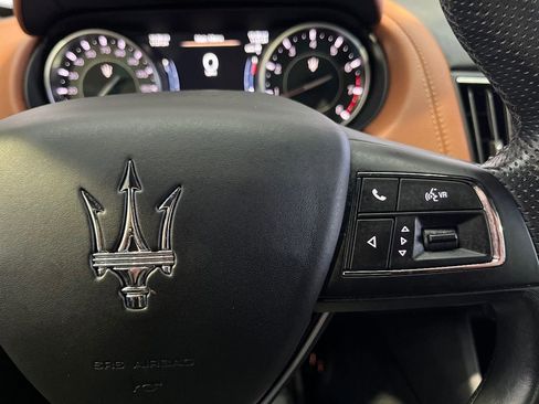 Used 2021 Maserati Levante image 13
