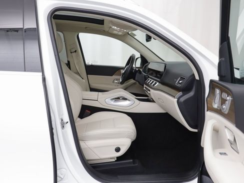 Used 2024 Mercedes-Benz GLS 450 4MATIC image 21