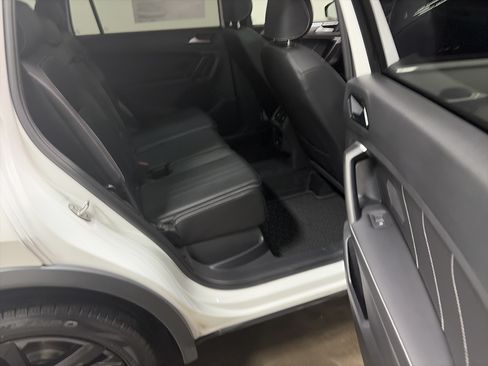 Certified 2024 Volkswagen Tiguan SE R-Line AWD/4WD image 33
