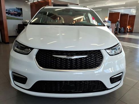 New 2026 Chrysler Pacifica Pinnacle image 11